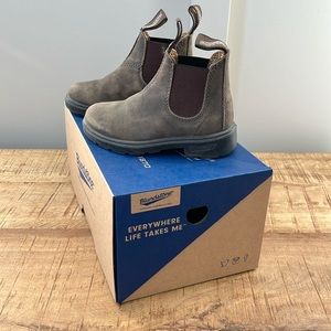 Kids blundstones